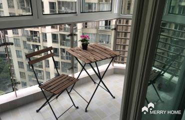 bright 2br with big balcony high floor near People square
